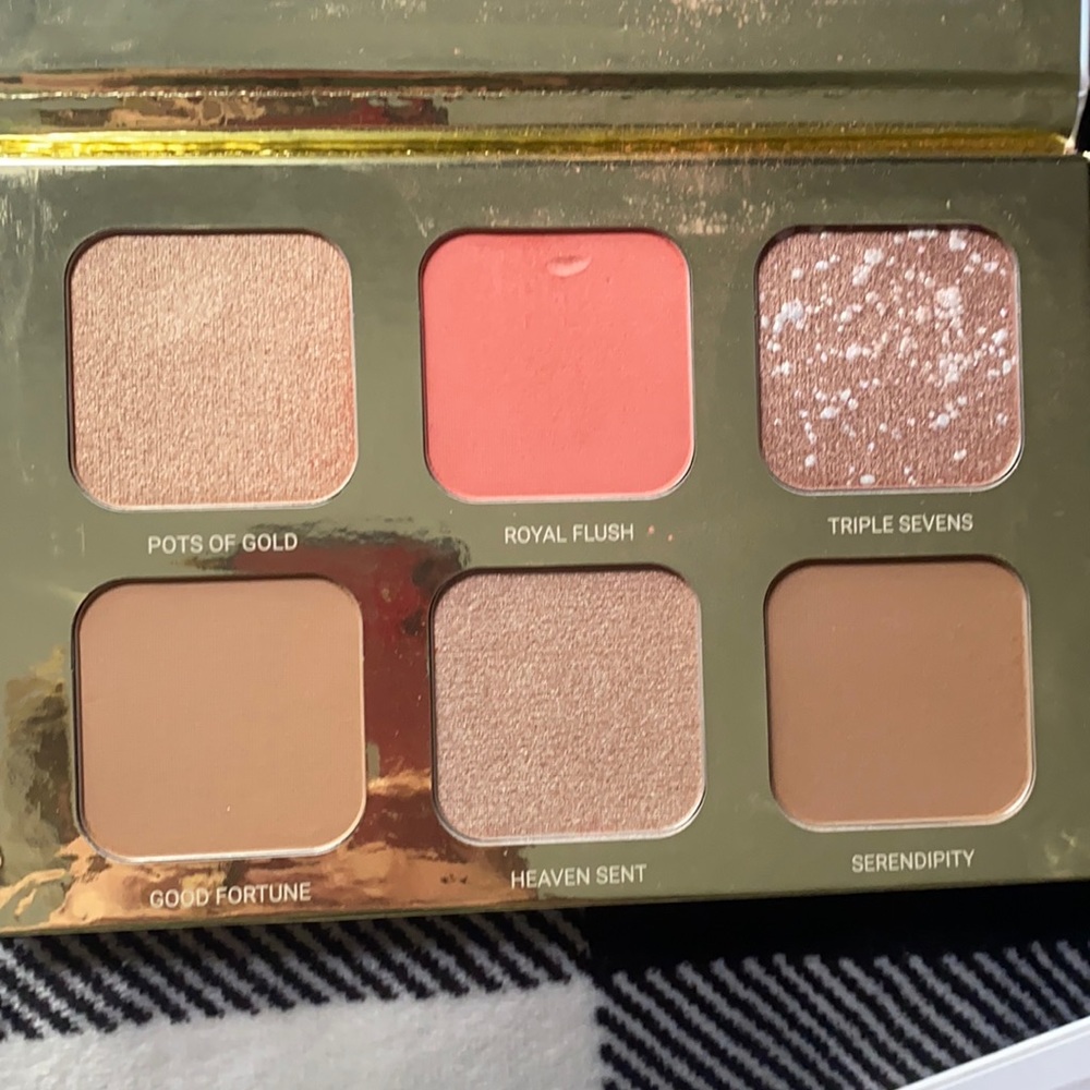 Makeup pallets
